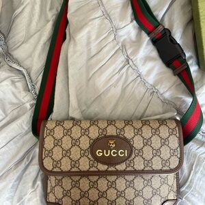Gucci neo vintage GG supreme belt bag!
